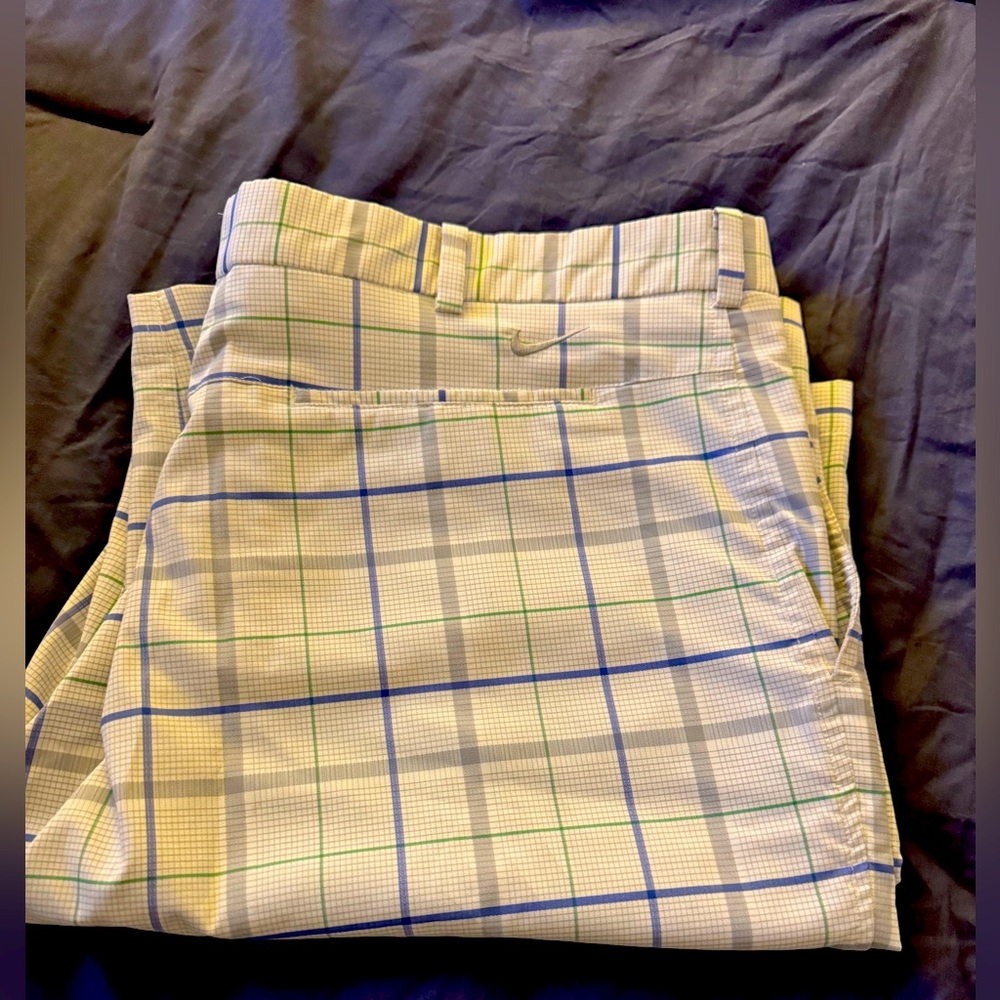 NIKE GOLF MENS SIZE 40 SHORTS